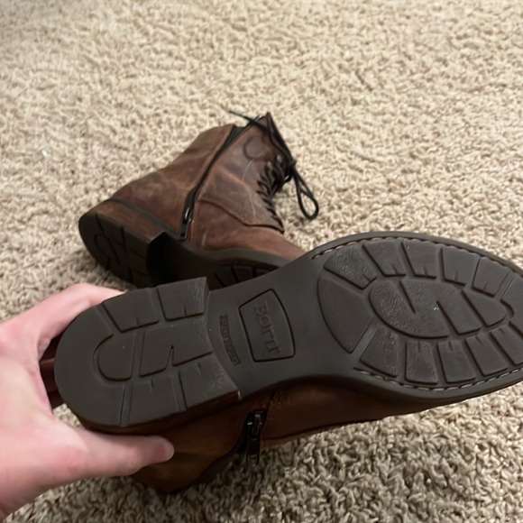 Born lace up side zip boots 9.5 women’s EUC weathered look leather - Picture 9 of 13